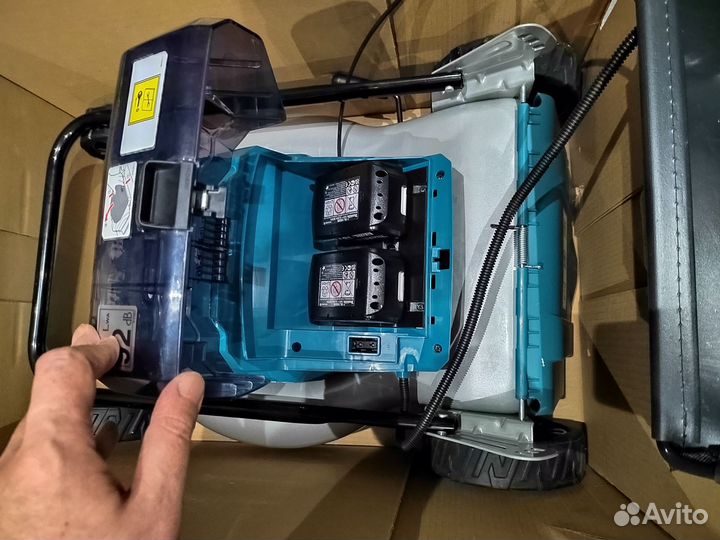 Makita Газонокосилка аккумуляторная DLM460PT2