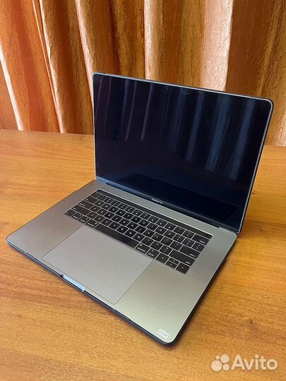 MacBook pro 15.4 / 2019 г. / i7 2.6 / Radeon Vega