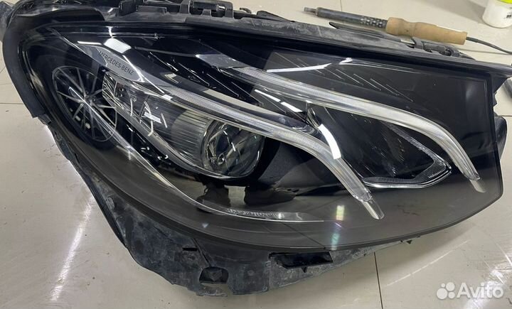 Правое передняя фара Мерс 213 до рест