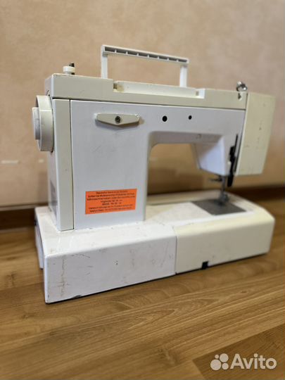 Швейная машина victoria