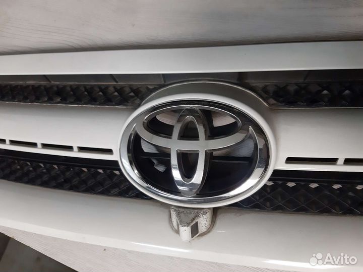 Решетка радиатора toyota ipsum 21-26