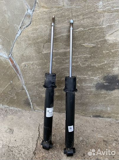Амортизаторы заднии на hyundai tucson 2 шт