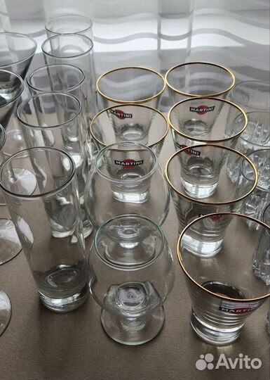 Стеклянные стаканы, бокалы