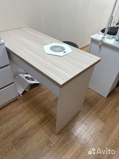 Стол маникюрный