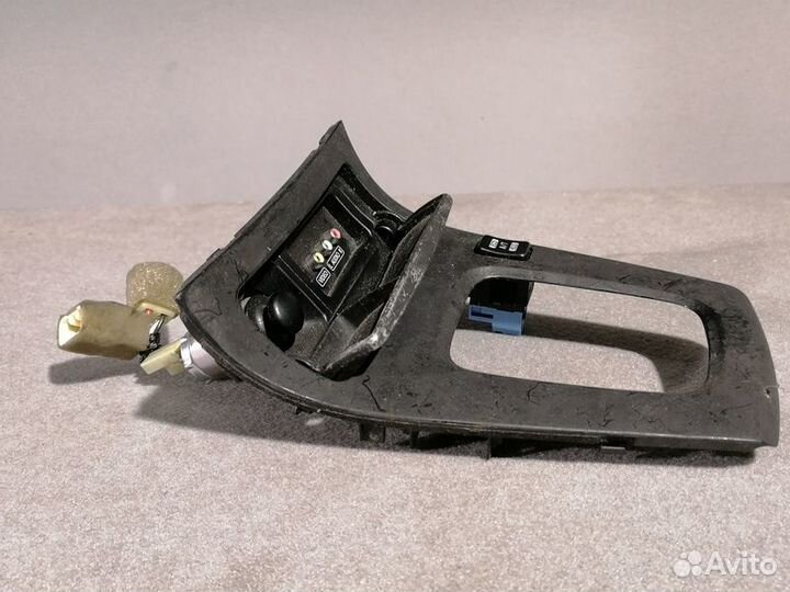 Рамка кулисы кпп Subaru Forester S11