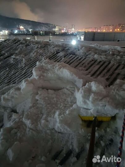 Уборка снега вручную