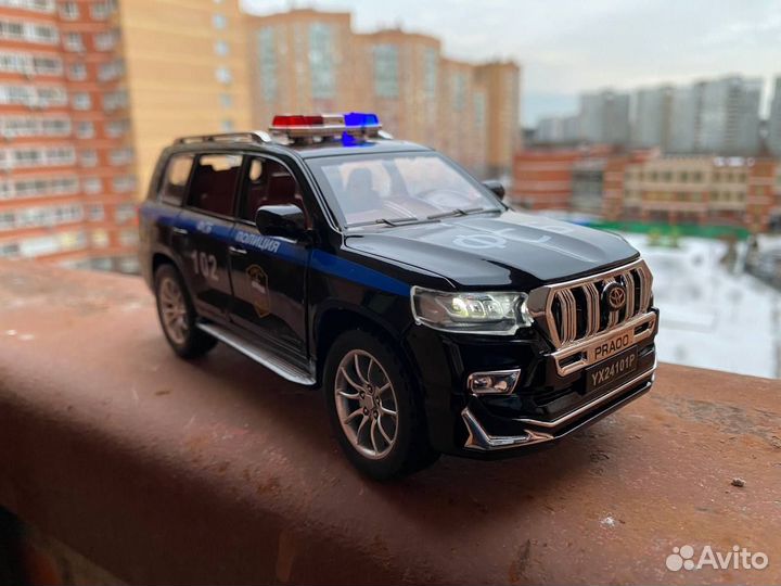 Модель металлическая Toyota Land Cruiser Prado фсб