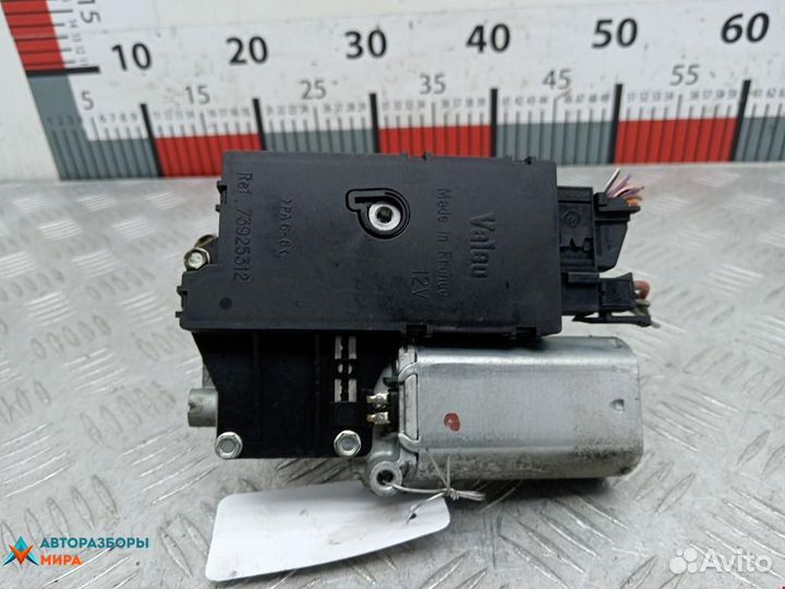 Моторчик заднего стеклоочистителя (дворника)