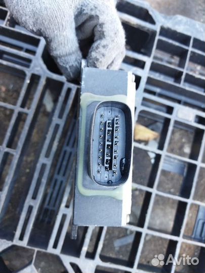 Блок управления форсунками Mitsubishi Pajero V75W