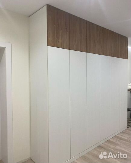 Шкаф встроенный распашной