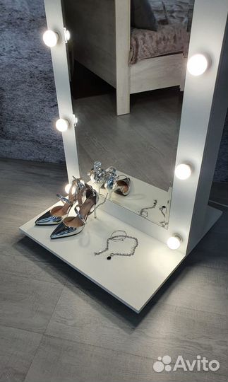 Зеркало новое