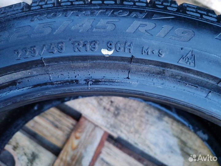 Pirelli Ice Zero FR 225/45 R19 96H