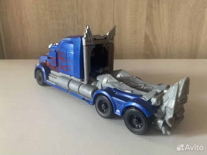 Трансформер Оптимус Прайм