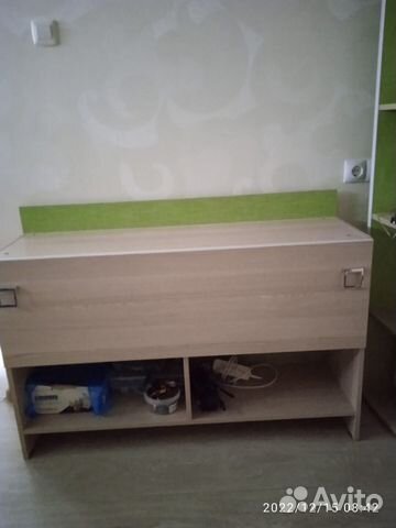 Полка настенная навесная, можно поставить на стол