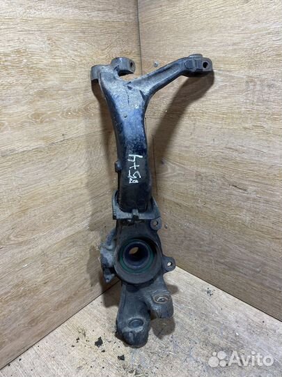 Поворотный кулак передний правый VW Passat B5 X92