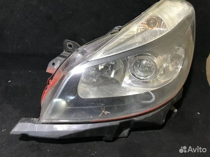 Фара левая галоген Renault Clio 3 2005-2009