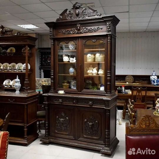 Антикварный буфет в стиле ренессанс