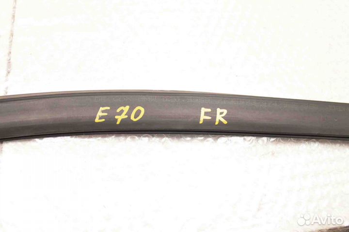 Уплотнитель стекла двери передней правой BMW