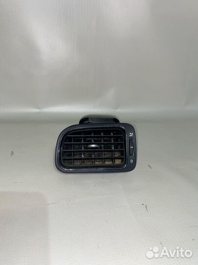 Volkswagen Polo 09- Дефлектор воздушный левый 428