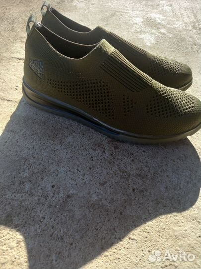 Кроссовки женские