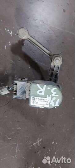 Датчик уровня подвески задний правый на Volkswagen
