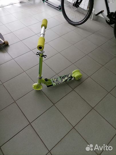 Продам детский самокат 3-х колёсный