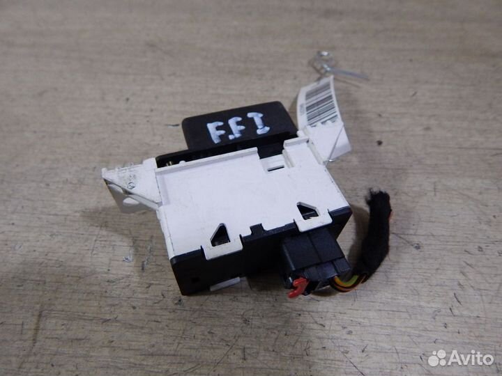 Кнопка аварийной сигнализации Ford Focus 1