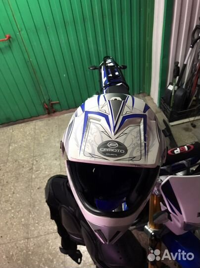 Мото шлем (эндуро)