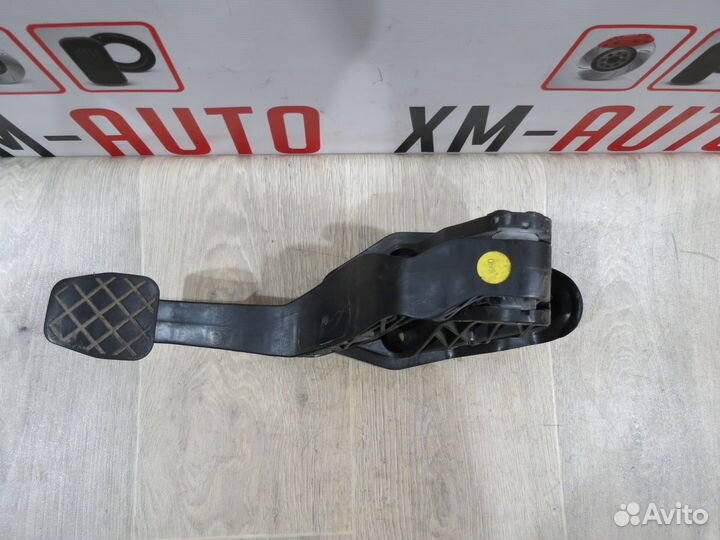 Педаль сцепления Skoda Rapid