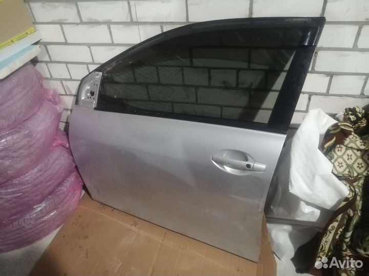 Двери на Toyota corolla fielder 141 перед