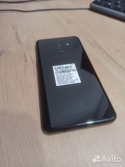 Samsung Galaxy A8+, 4/32 ГБ