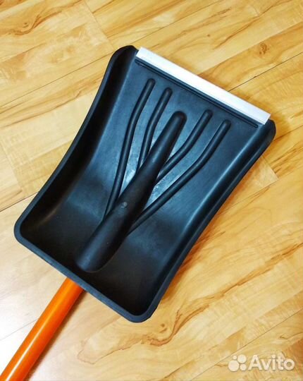 Лопата для снега автомобильная (новая)