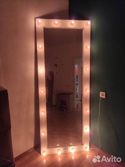 Зеркало напольное с лампочками