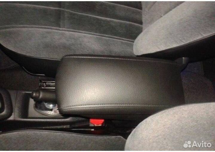 Подлокотник Renault Sandero