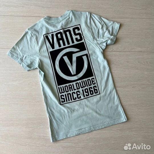 Футболка Vans