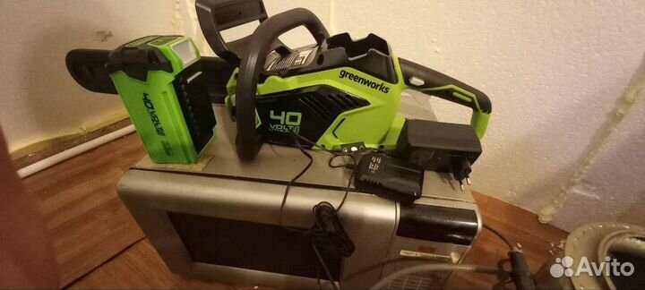 Аккумуляторная цепная пила greenworks