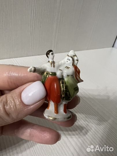 Статуэтка украинский танец