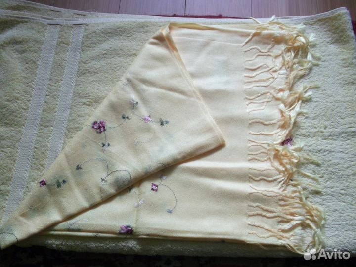 Палантин, новый, насыщенно жёлтый