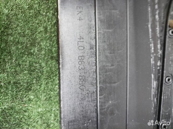 Обшивка багажника правая Audi Q7 2005