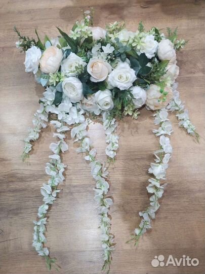 Композиция из искусственных цветов для свадьбы