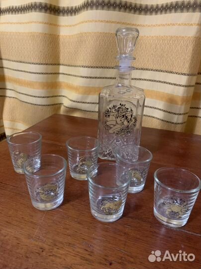 Графин и стопки со знаками зодиака