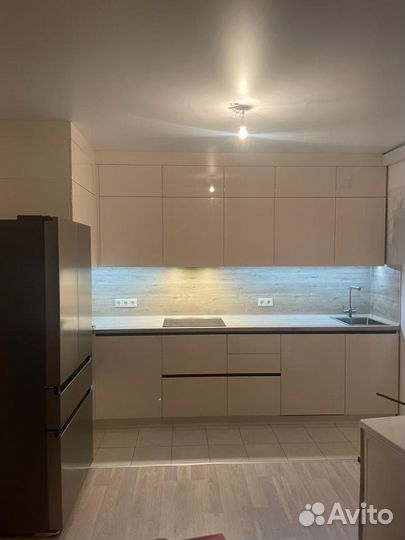 Кухонный гарнитур с крашенными фасадами артикул 83