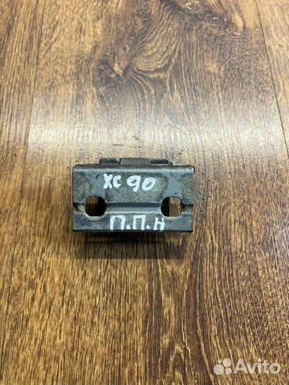 Петля двери передняя правая Volvo Xc90 внедорожник