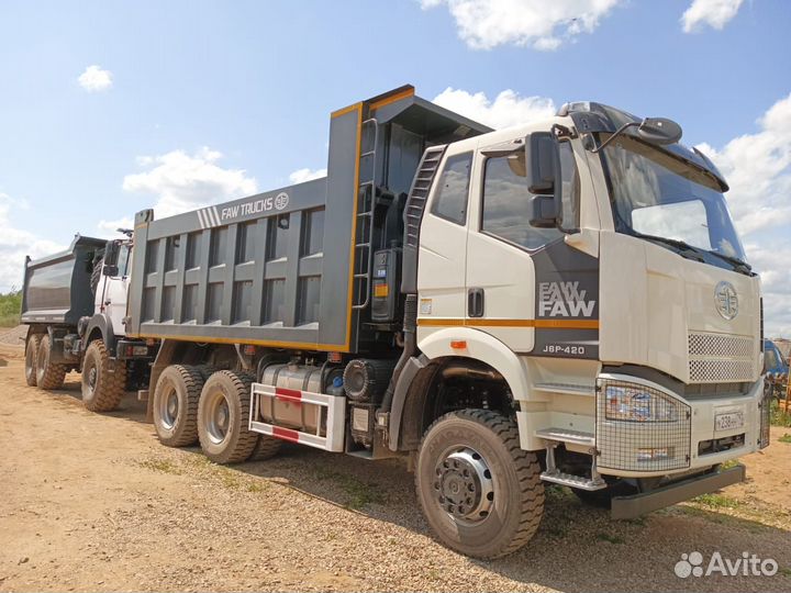 Водитель самосвала