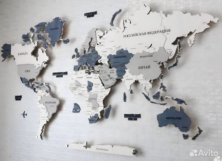 Карта мира из дерева с подсветкой