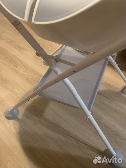 Детская Ванночка для купания с подставкой beaba