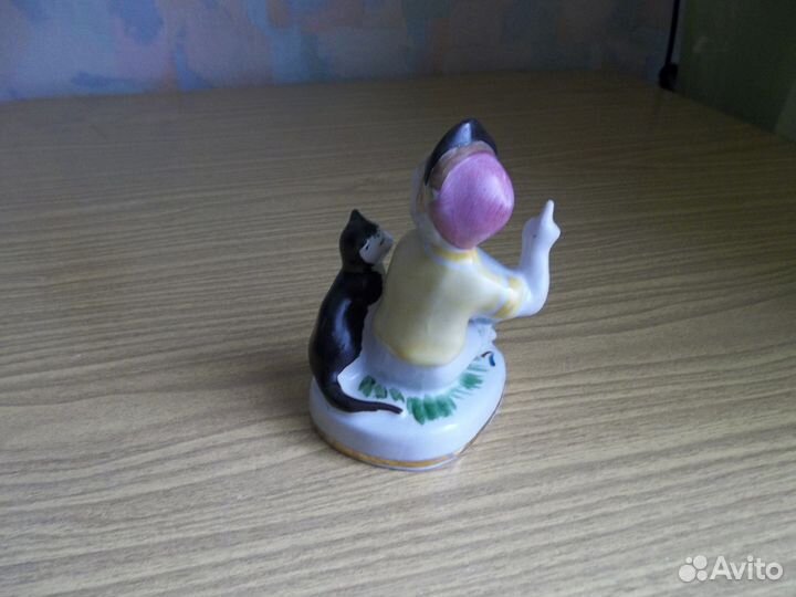 Статуэтка фарфоровая лфз