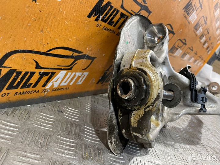 Кулак поворотный передний правый Mercedes Gle W166