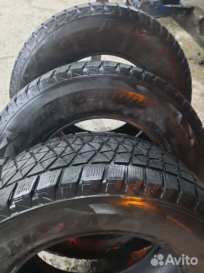 Bridgestone Blizzak Ice 265/65 R17