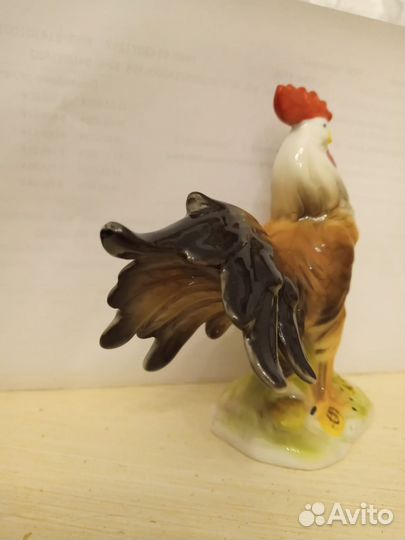 Статуэтка из фарфора 